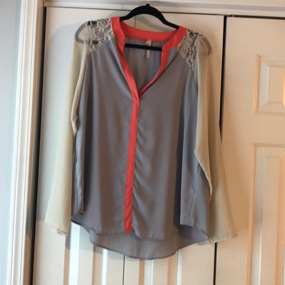 Colorblock chiffon blouse with lace detail